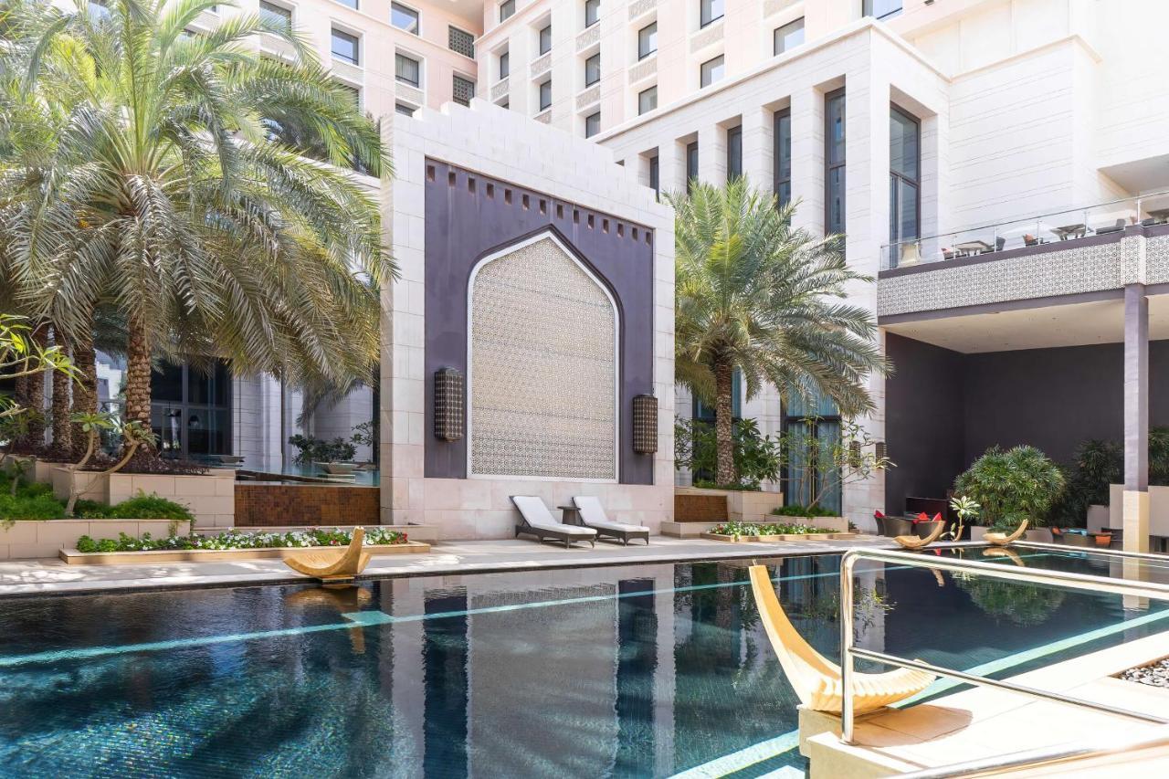 ホテル Radisson Collection Muscat, Hormuz Grand エクステリア 写真 The pool at the hotel
