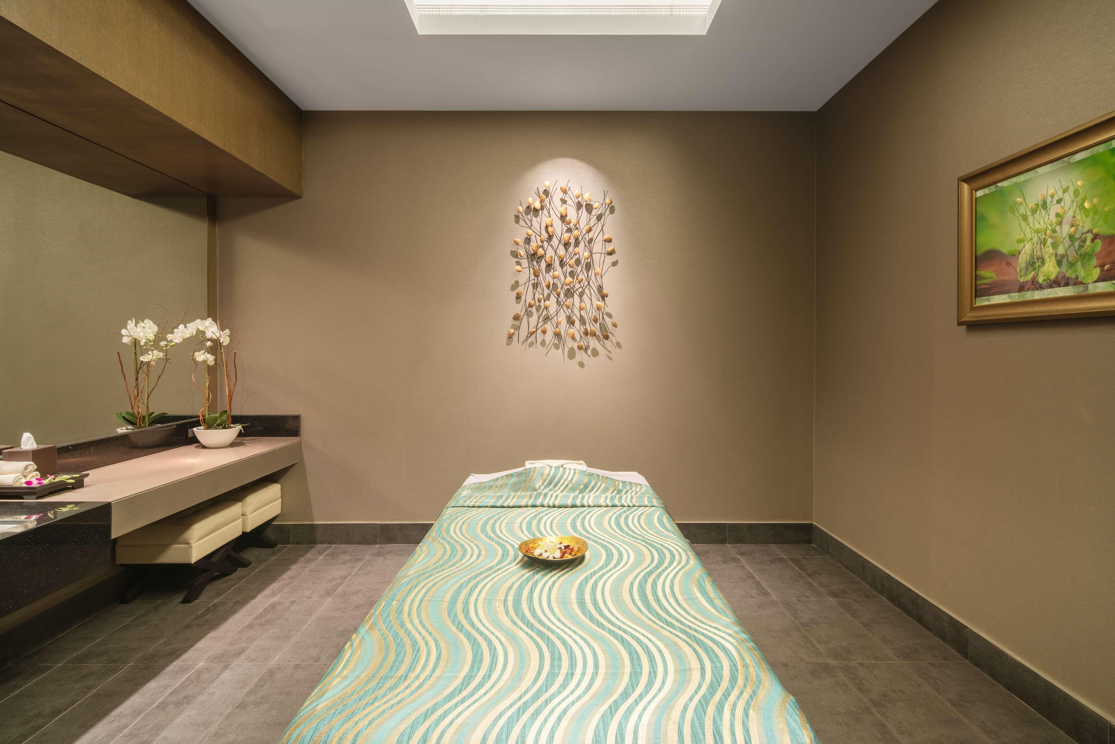 ホテル Radisson Collection Muscat, Hormuz Grand エクステリア 写真 A treatment room at the spa