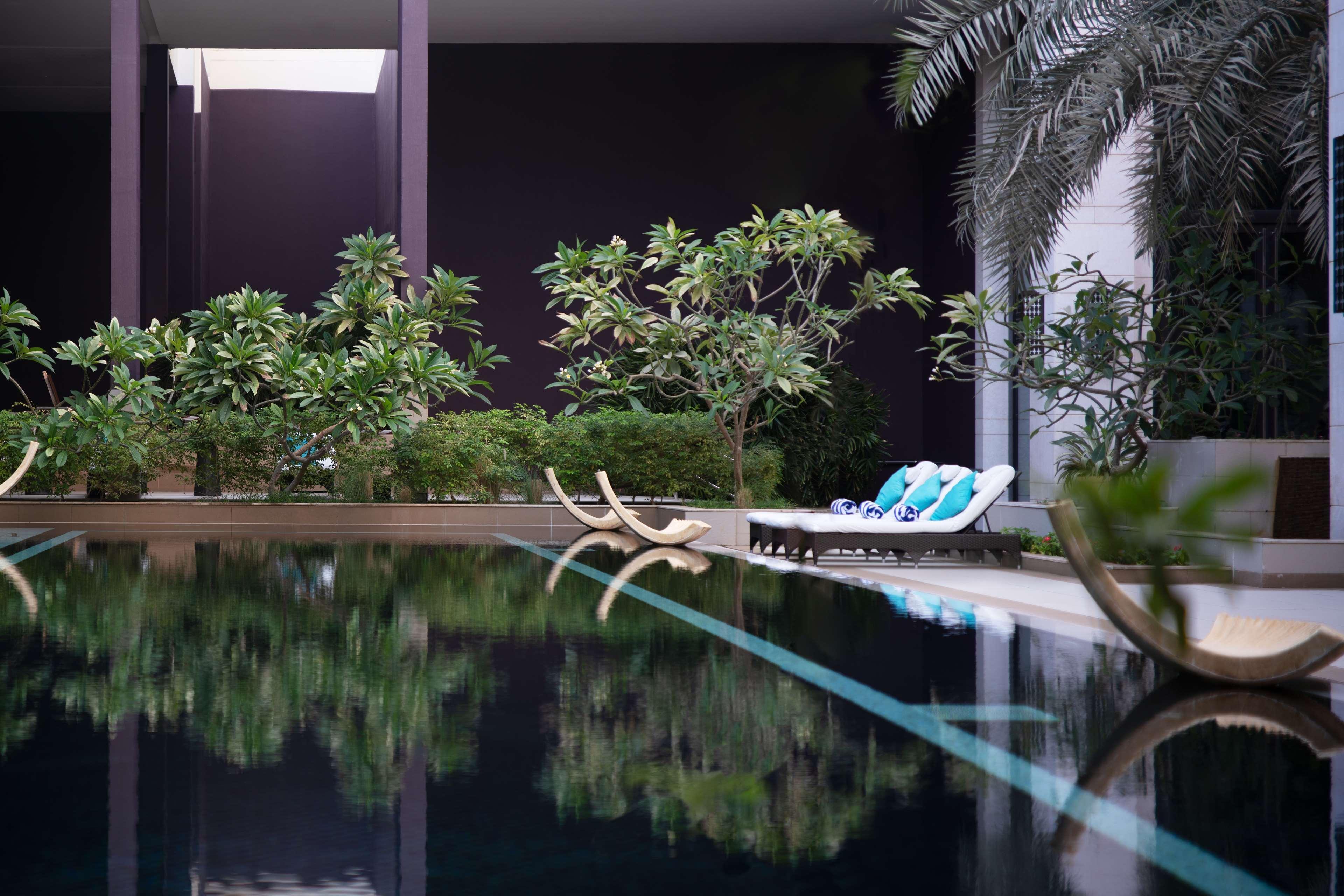 ホテル Radisson Collection Muscat, Hormuz Grand エクステリア 写真 The swimming pool at the hotel