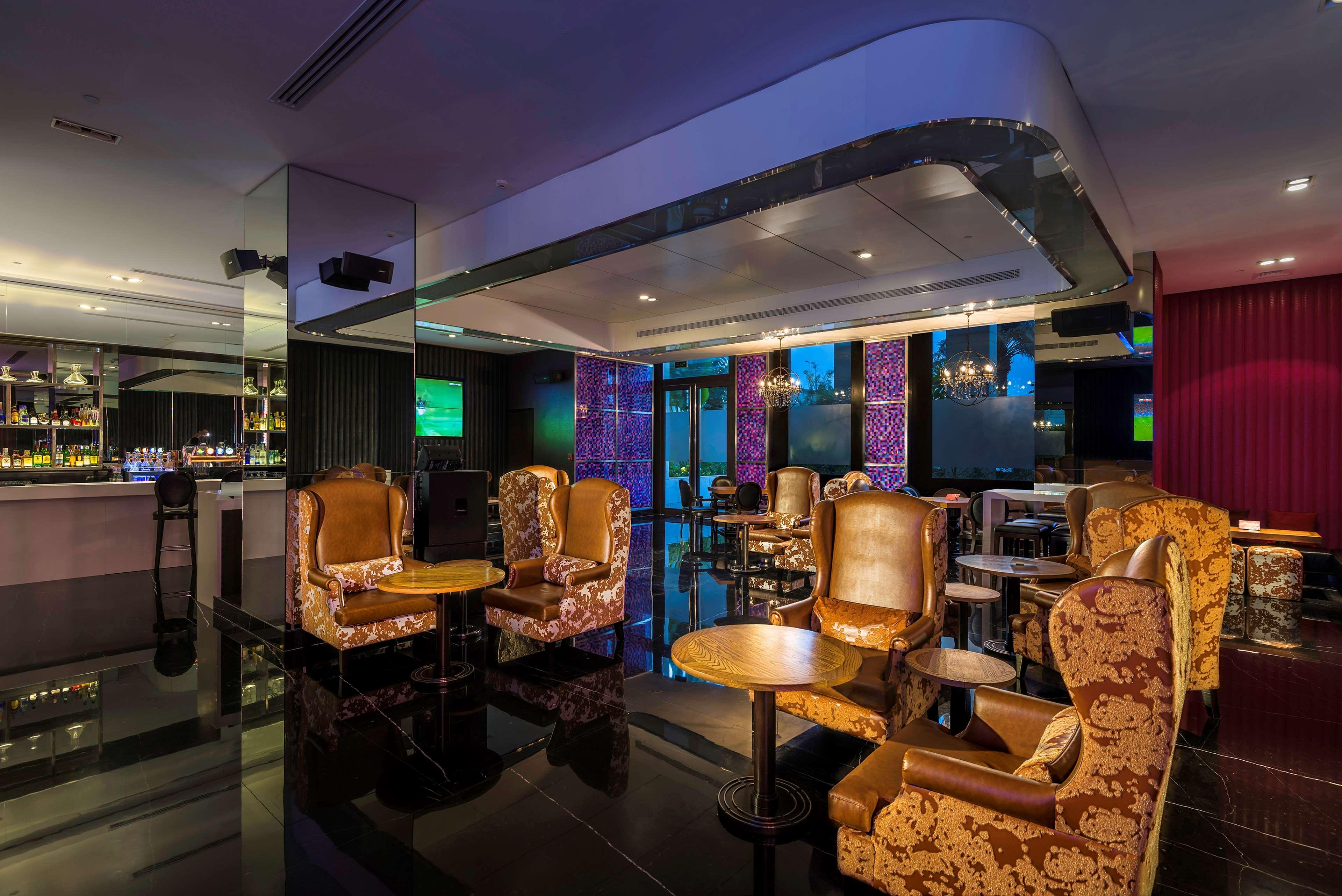 ホテル Radisson Collection Muscat, Hormuz Grand エクステリア 写真 The bar at the 101 lounge