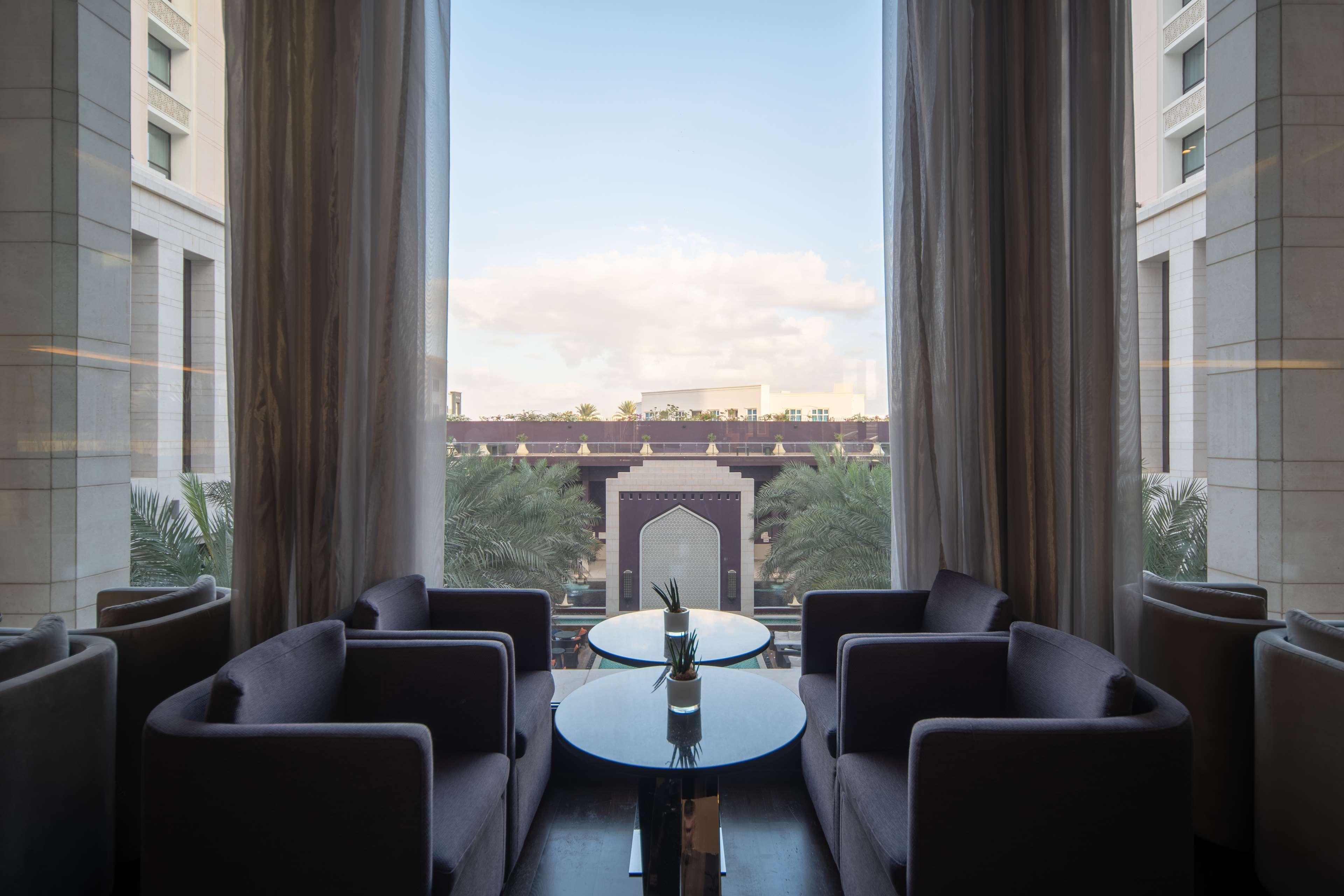 ホテル Radisson Collection Muscat, Hormuz Grand エクステリア 写真 The lounge at the airport