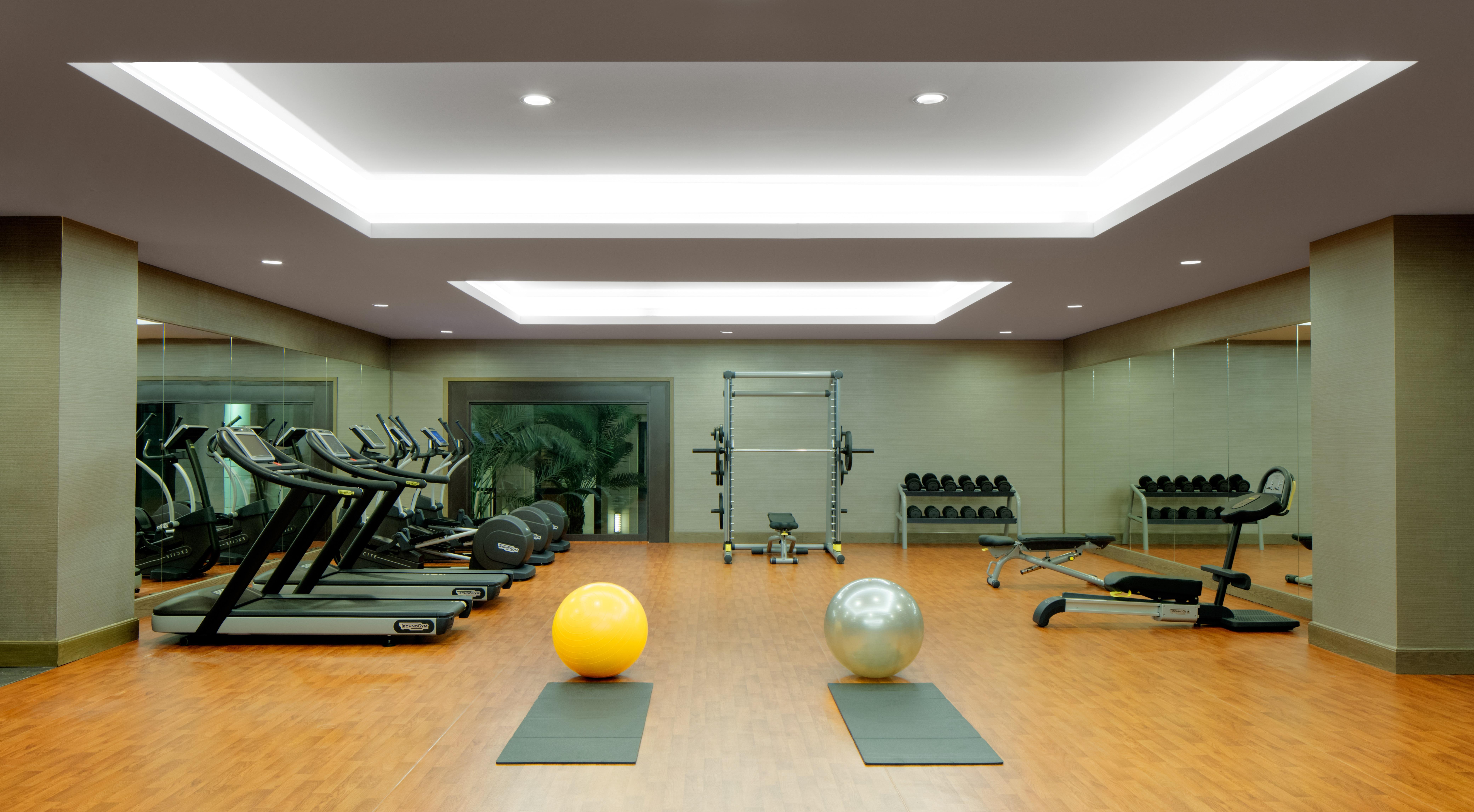 ホテル Radisson Collection Muscat, Hormuz Grand エクステリア 写真 The gym at the hotel